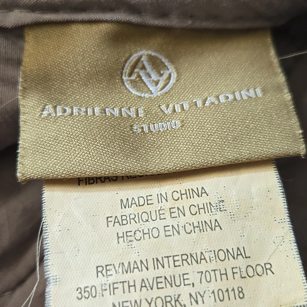 Queen Size Adrienne Vittadini Reversalable Grey geometric design bedspread/quilt